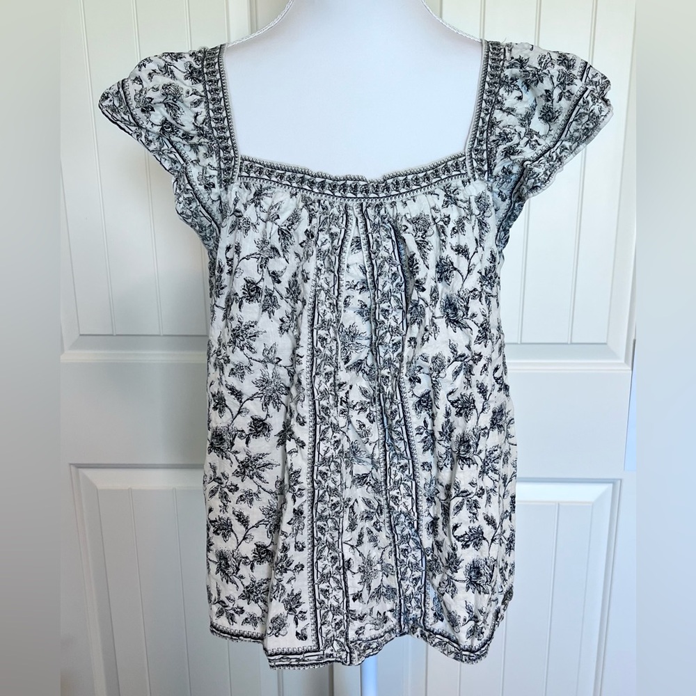 Max Studio Black and White Floral Blouse